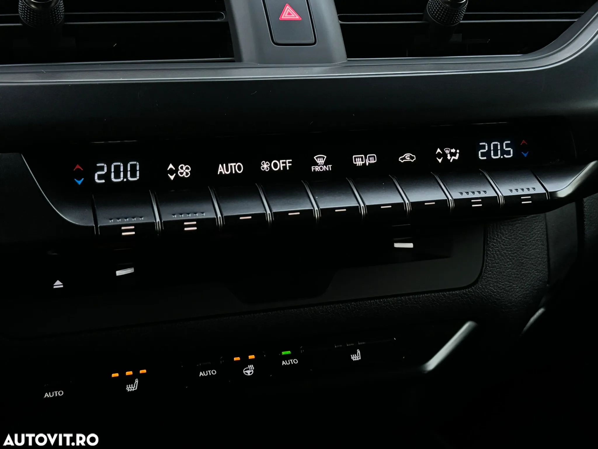 Lexus UX 250h 2.0L HEV 20H- (178 HP) 4X2 CVT Executive - 25