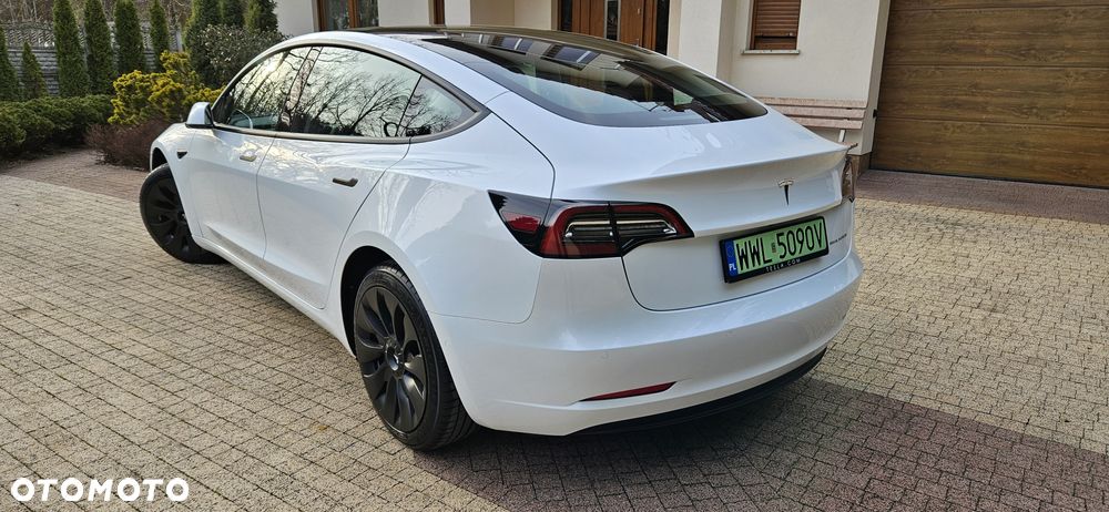 Tesla Model 3 - 4