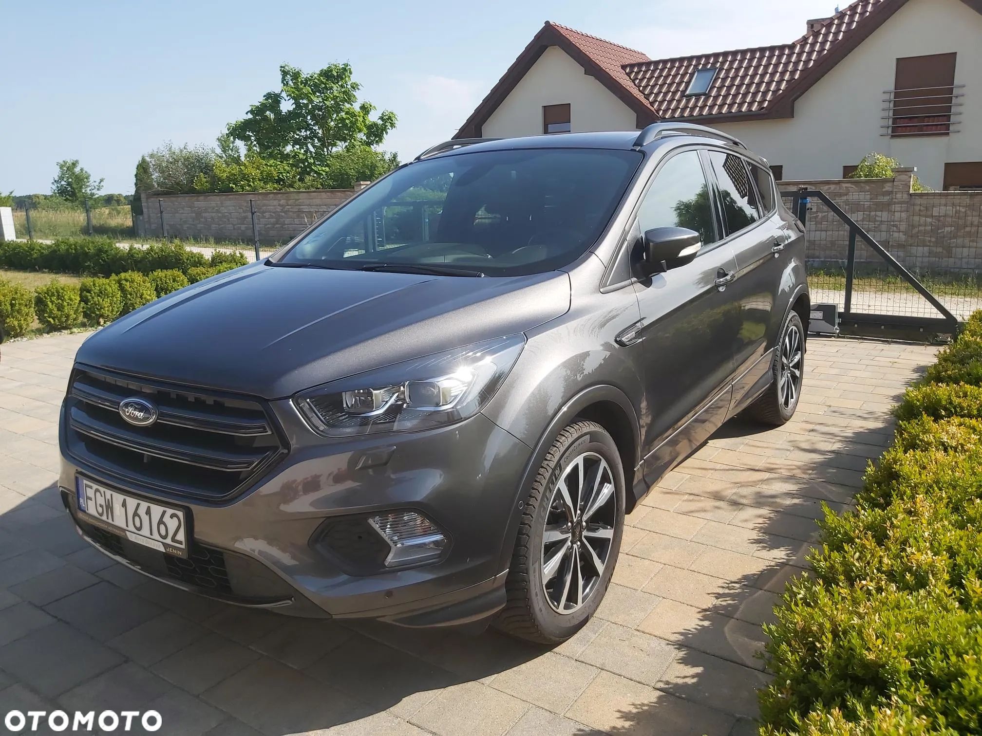 Ford Kuga 2.0 TDCi 2x4 ST-Line - 1