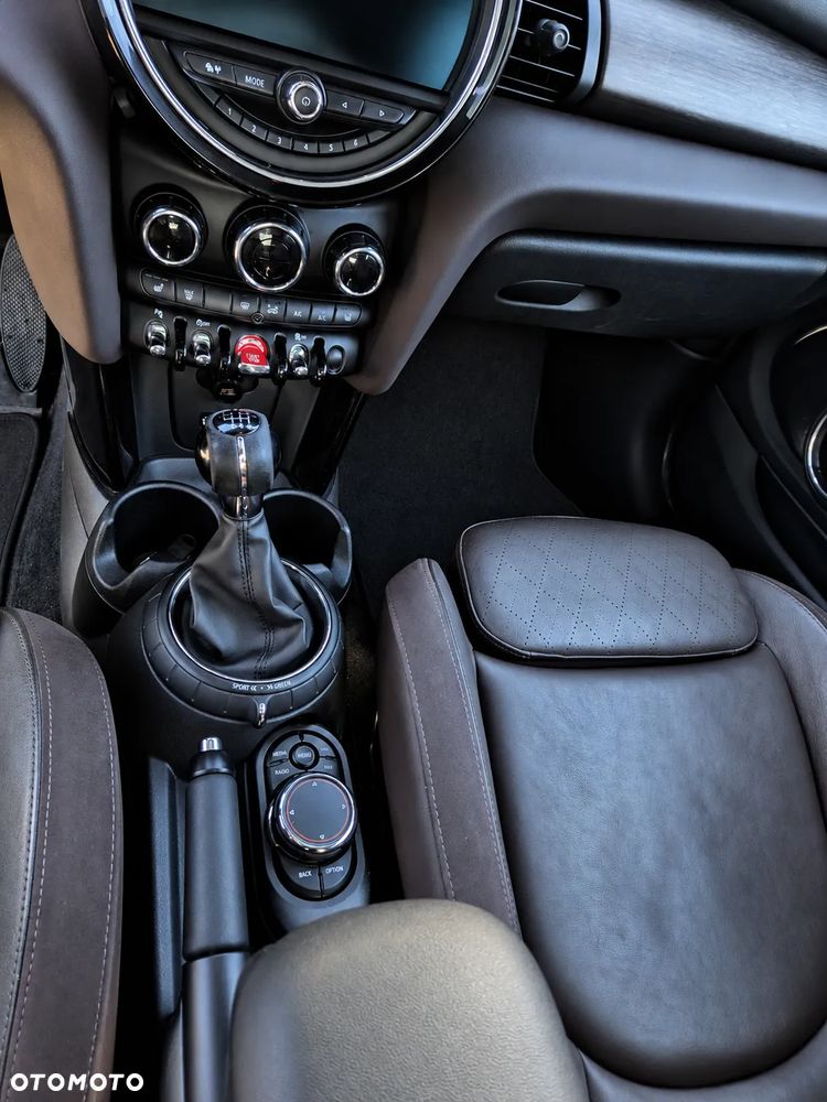 MINI Cooper Standard - 24