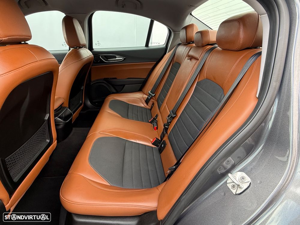 Alfa Romeo Giulia - 33