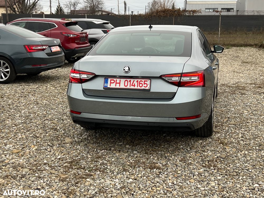 Skoda Superb 2.0 TDI DSG Sportline - 6