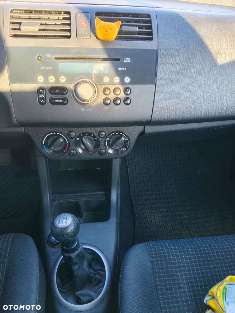 Suzuki Swift 1.3 Club - 9