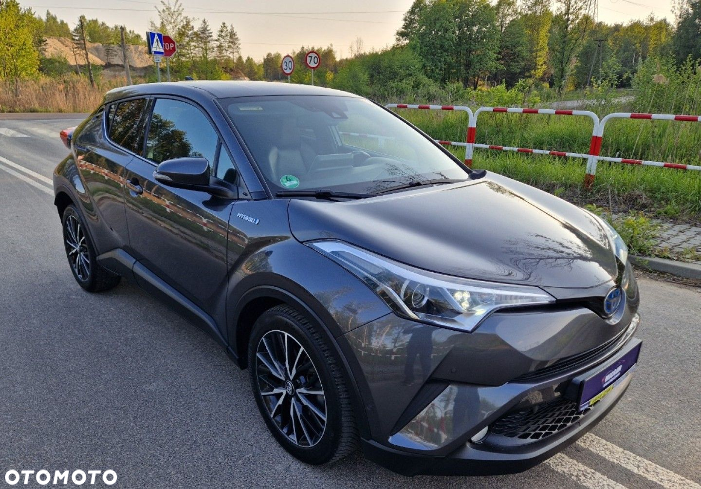 Toyota C-HR - 11