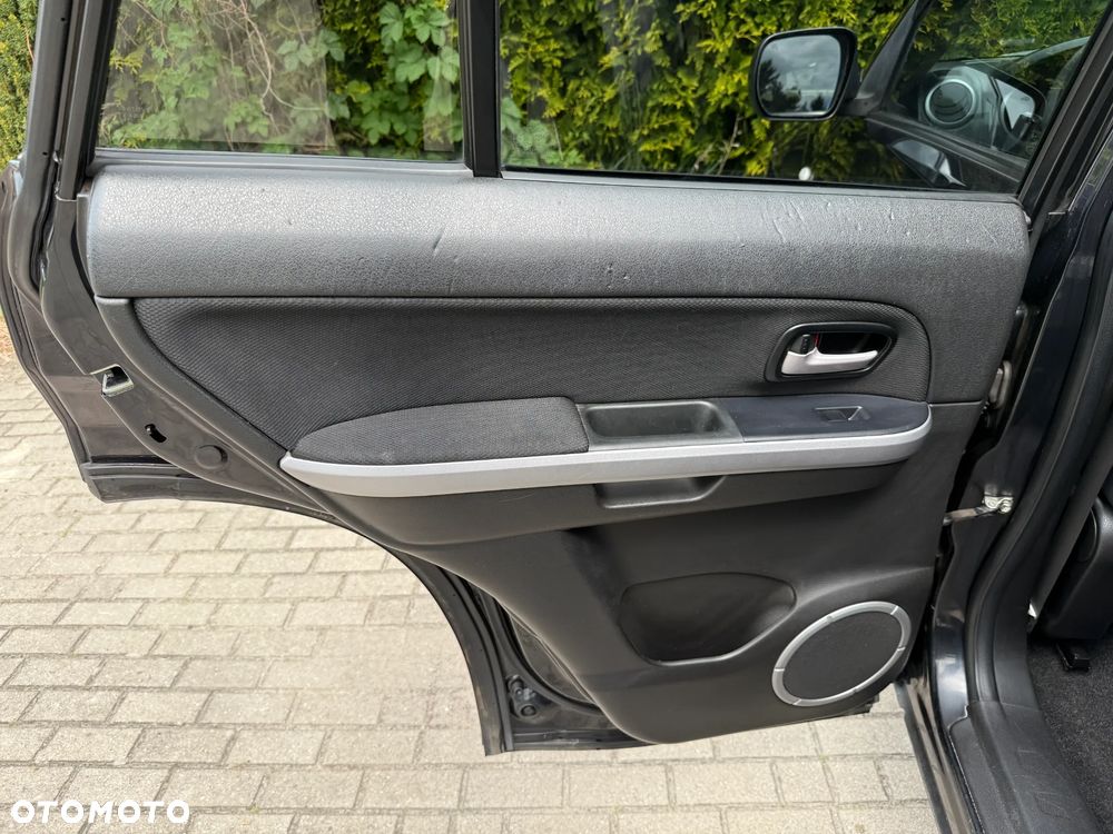 Suzuki Grand Vitara 2.0 Club - 18