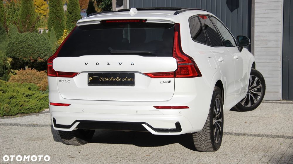 Volvo XC 60 B4 D AWD Plus Dark - 4