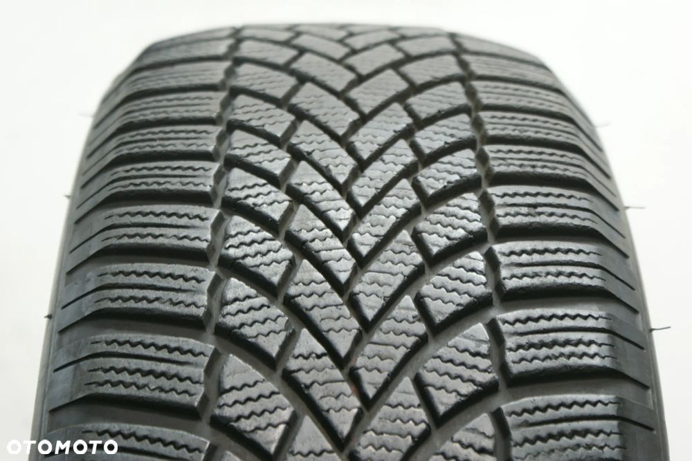 205/60R16 BRIDGESTONE BLIZZAK LM005 , 5,7mm.