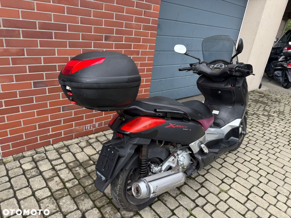 Yamaha X-max - 4