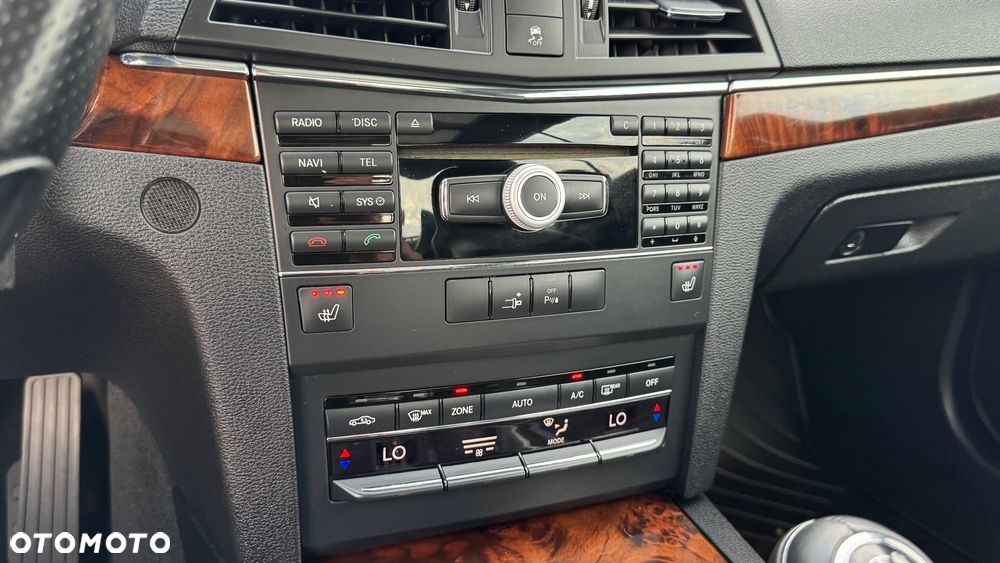 Mercedes-Benz Klasa E 250 CGI BlueEffICIENCY - 27