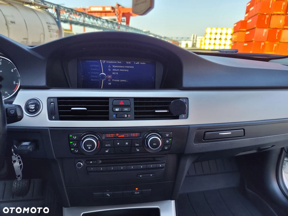 BMW Seria 3 318d DPF Edition Sport - 18