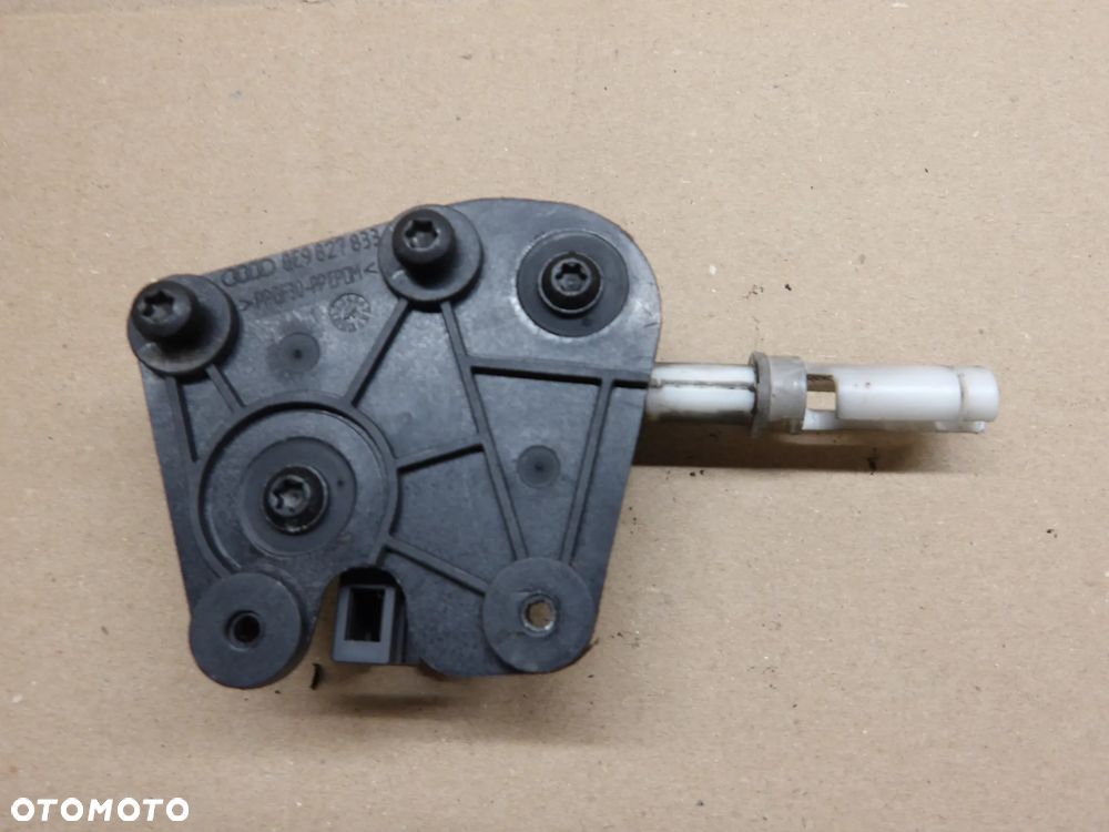 AUDI A4 B6 01-04 KOMBI SIŁOWNIK KLAPY BAGAZNIKA 8E9827833 - 2