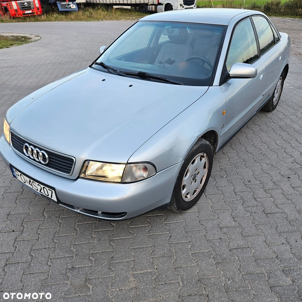 Audi A4 Limousine - 1