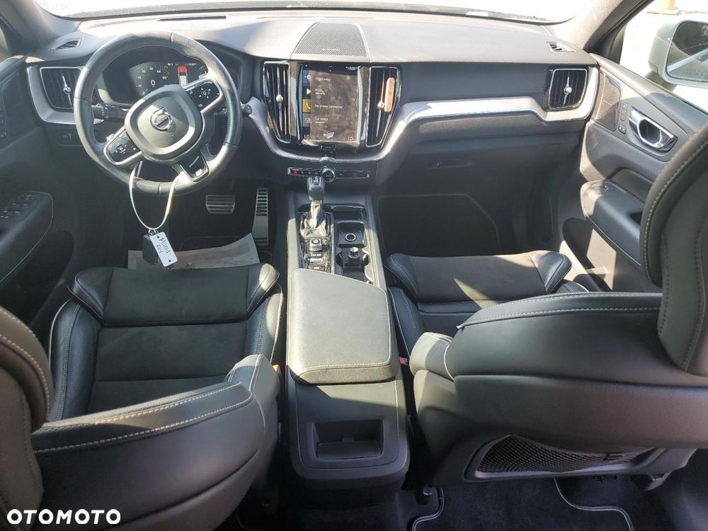 Volvo XC 60 T5 AWD R-Design - 8