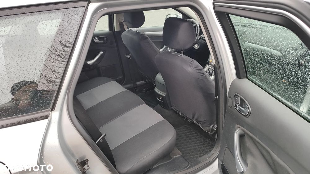 Ford Mondeo 2.0 TDCi Ambiente - 18