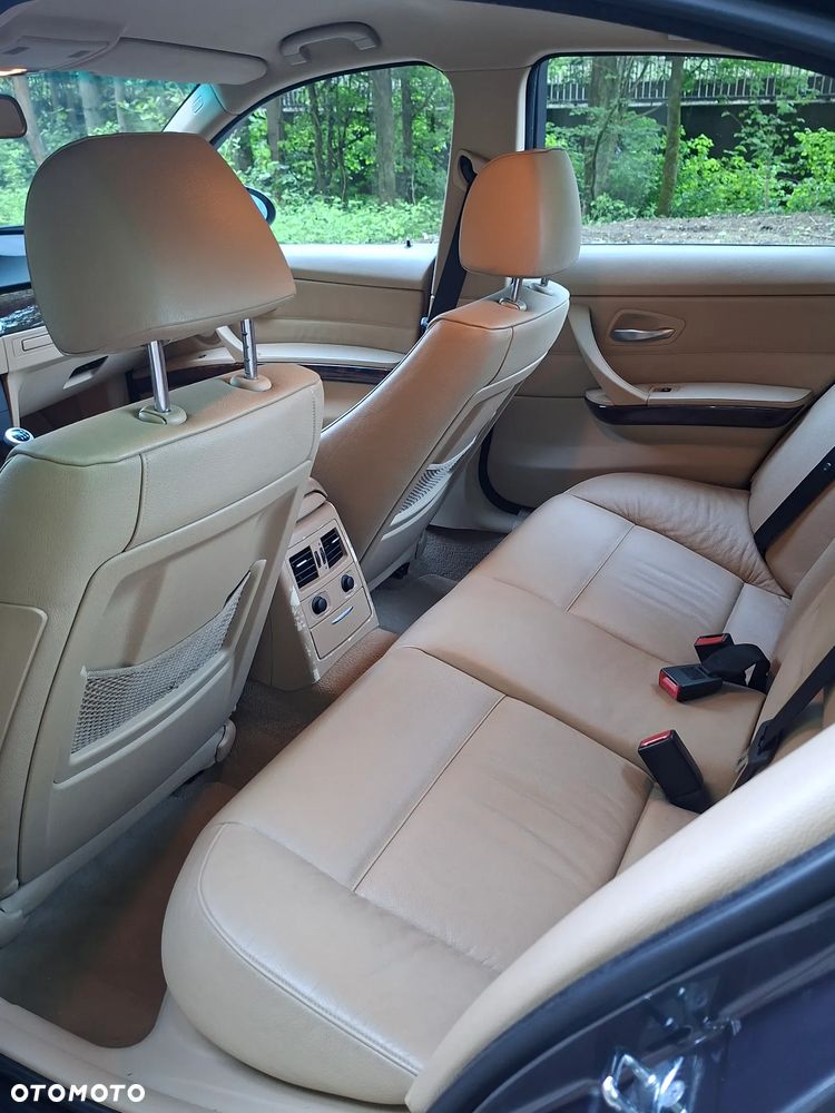BMW Seria 3 320d - 15