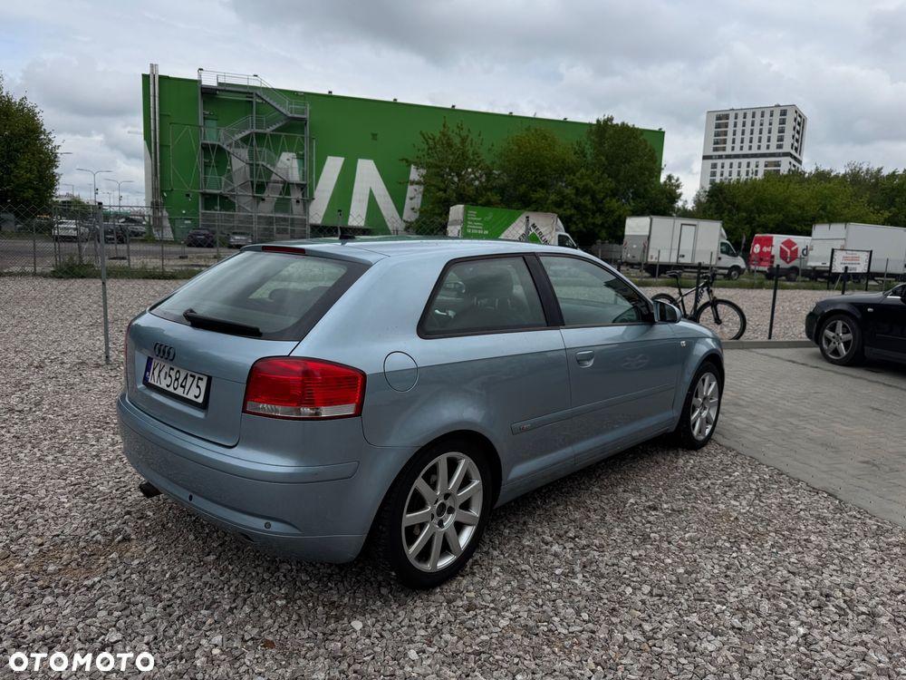 Audi A3 3-drzwiowe 1.6 FSI Ambition - 6