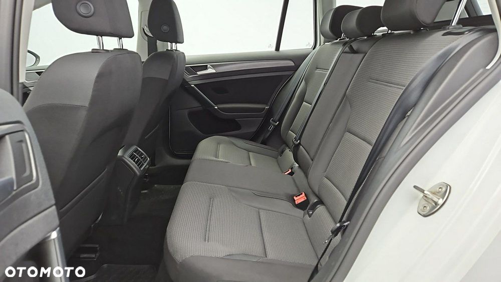 Volkswagen Golf - 23