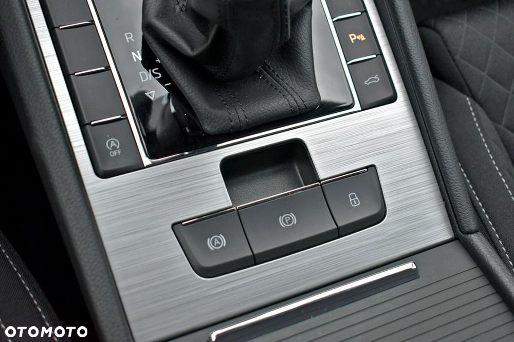 Skoda Superb 2.0 TDI SCR Ambition DSG - 28