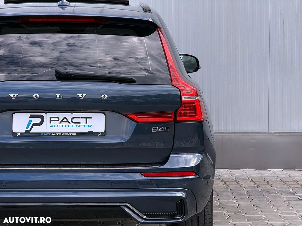 Volvo XC 60 B4 MHEV AT AWD Ultimate Dark - 16