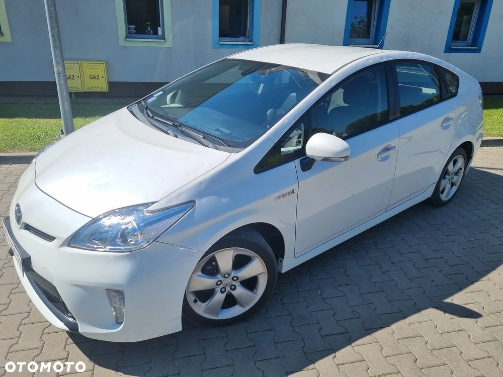 Toyota Prius (Hybrid) Executive - 26