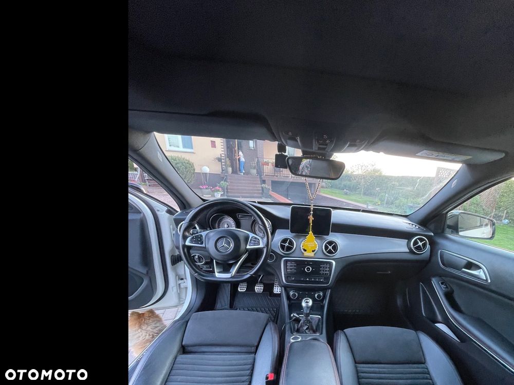 Mercedes-Benz GLA 200 AMG Line - 9