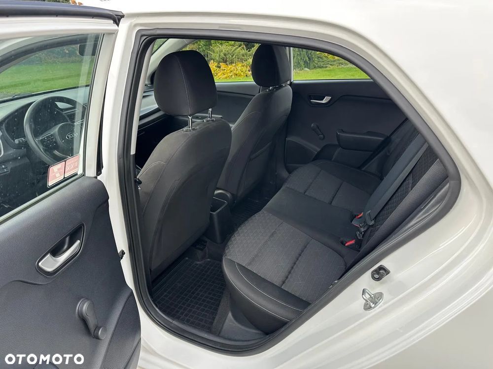 Kia Rio - 7