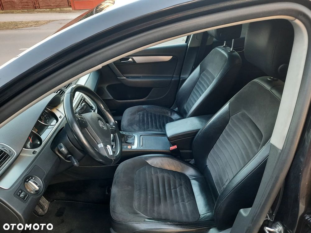 Volkswagen Passat 2.0 TDI DPF Highline - 9