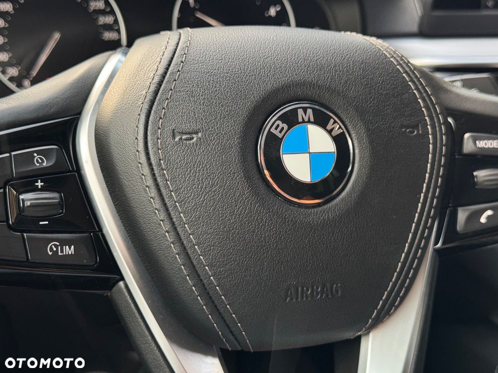 BMW Seria 5 520d xDrive Touring - 23