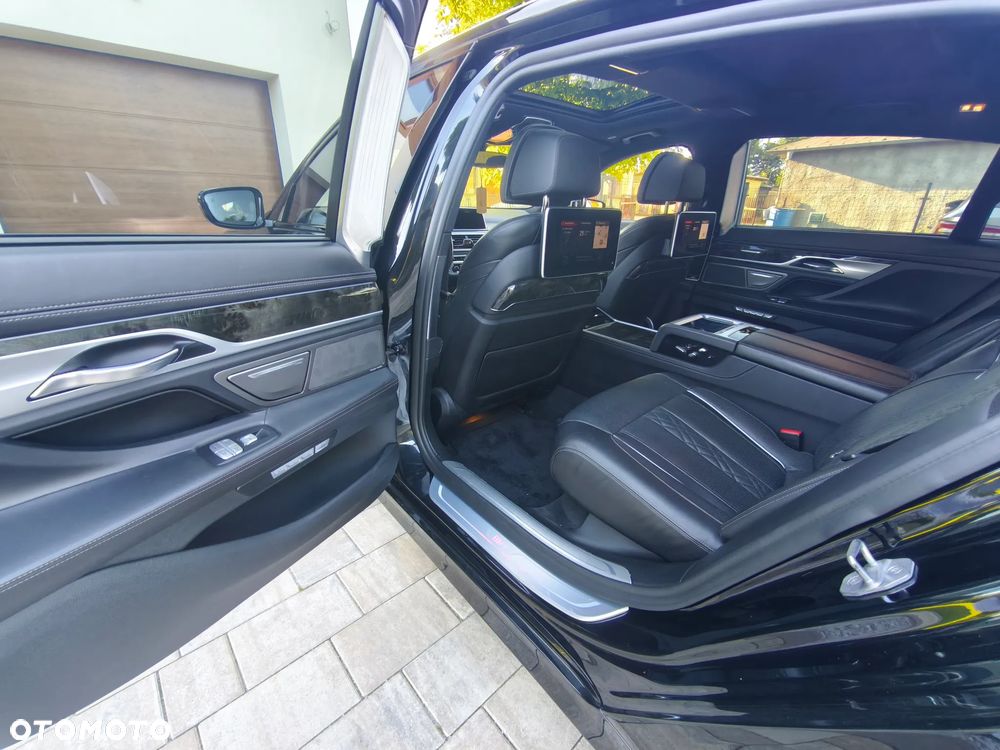 BMW Seria 7 750Li xDrive - 15