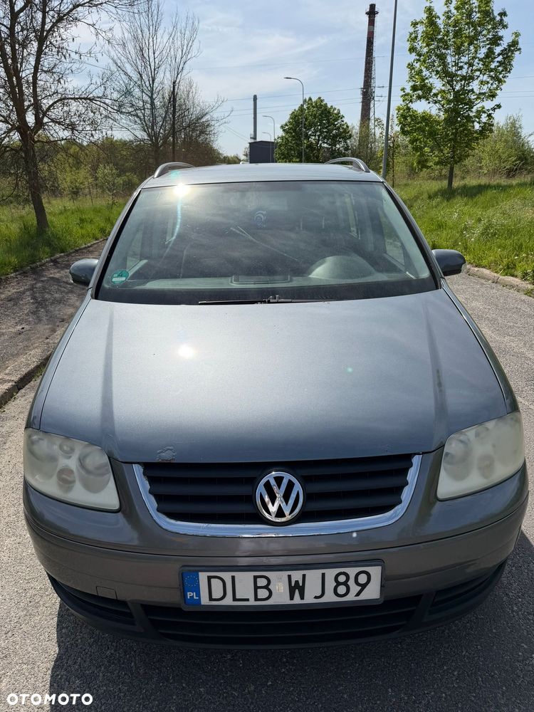 Volkswagen Touran 1.6 FSI Basis - 9