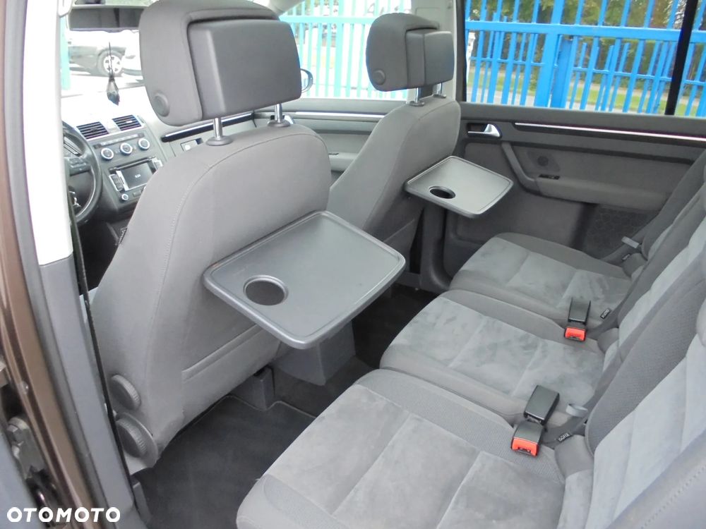 Volkswagen Touran 2.0 TDI DPF BlueMotion Technology DSG Highline - 10