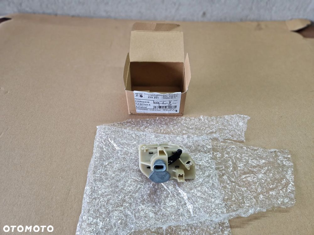 ZAMEK DRZWI LEWY VW T6.1 7LA843624B