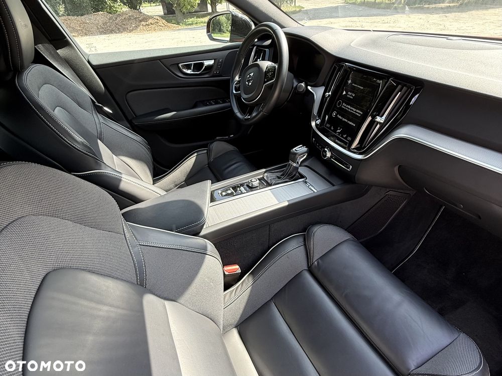Volvo S60 T4 R-Design - 11