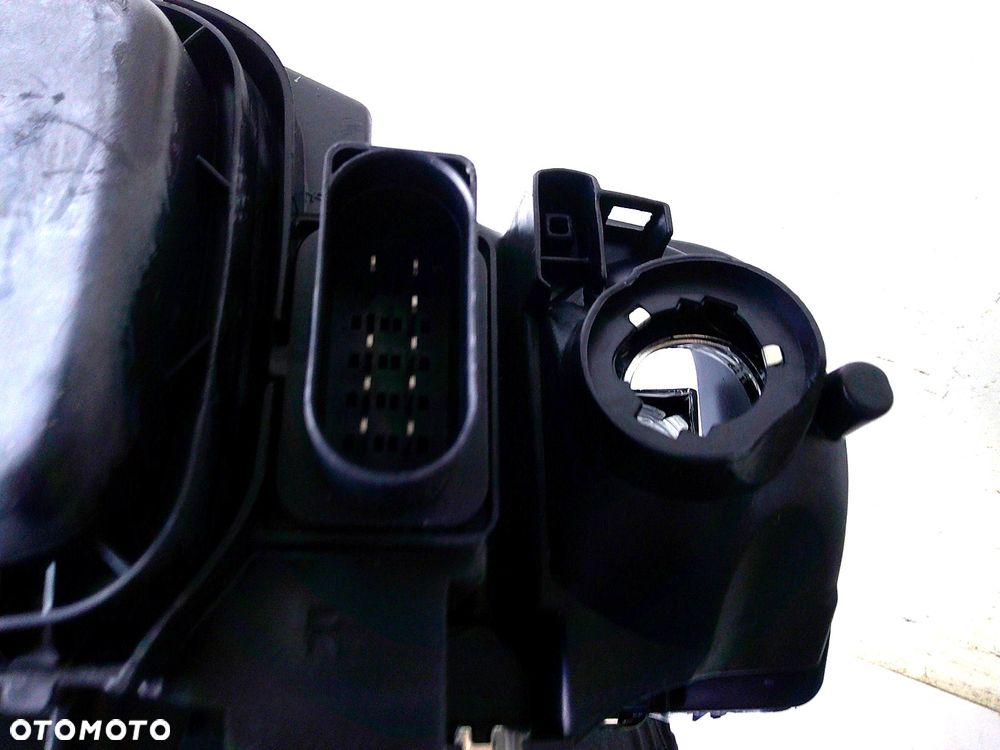 audi a3 8p lampa przód prawa nowa z uszkodzeniem przednia H7 - 4