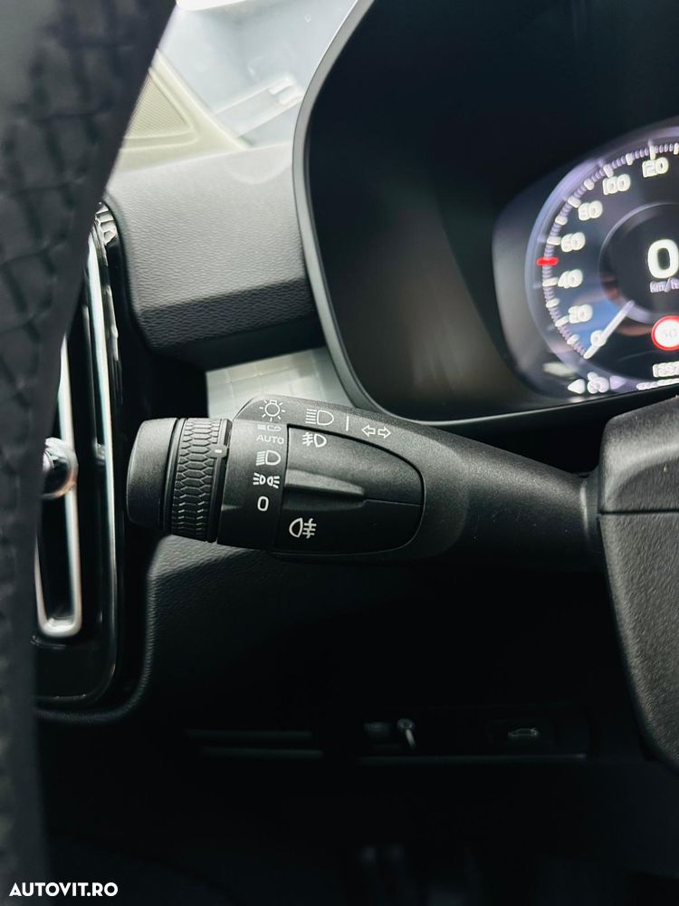Volvo XC 40 T3 Momentum - 32