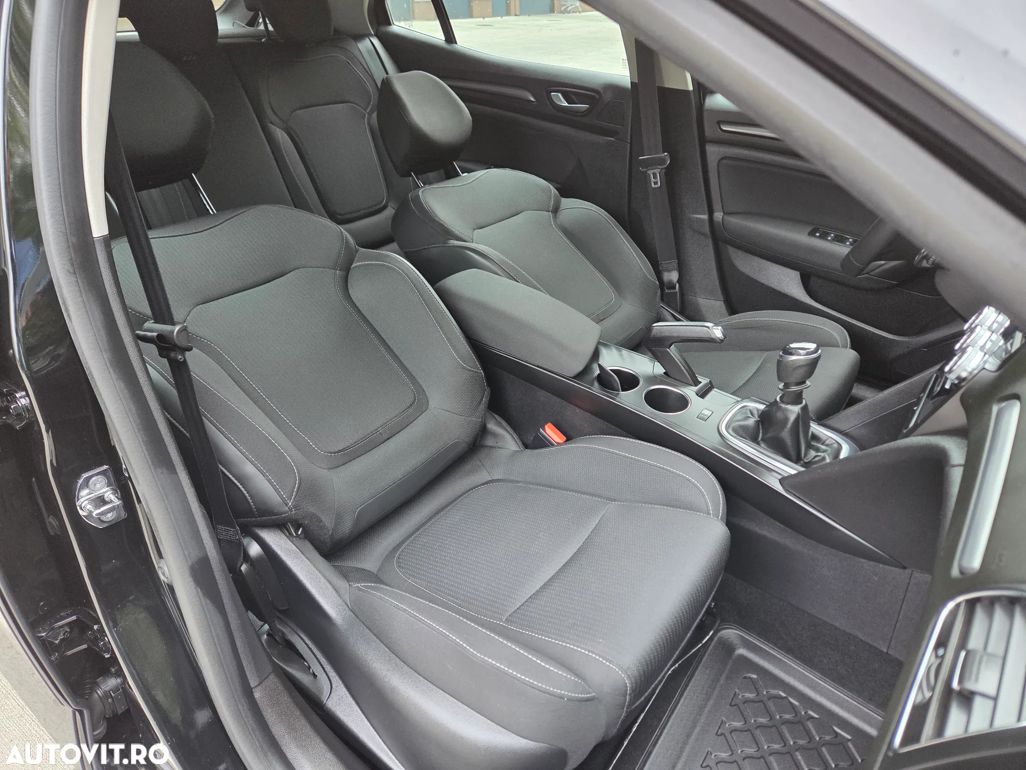 Renault Megane Grandtour BLUE dCi 115 BUSINESS EDITION - 29