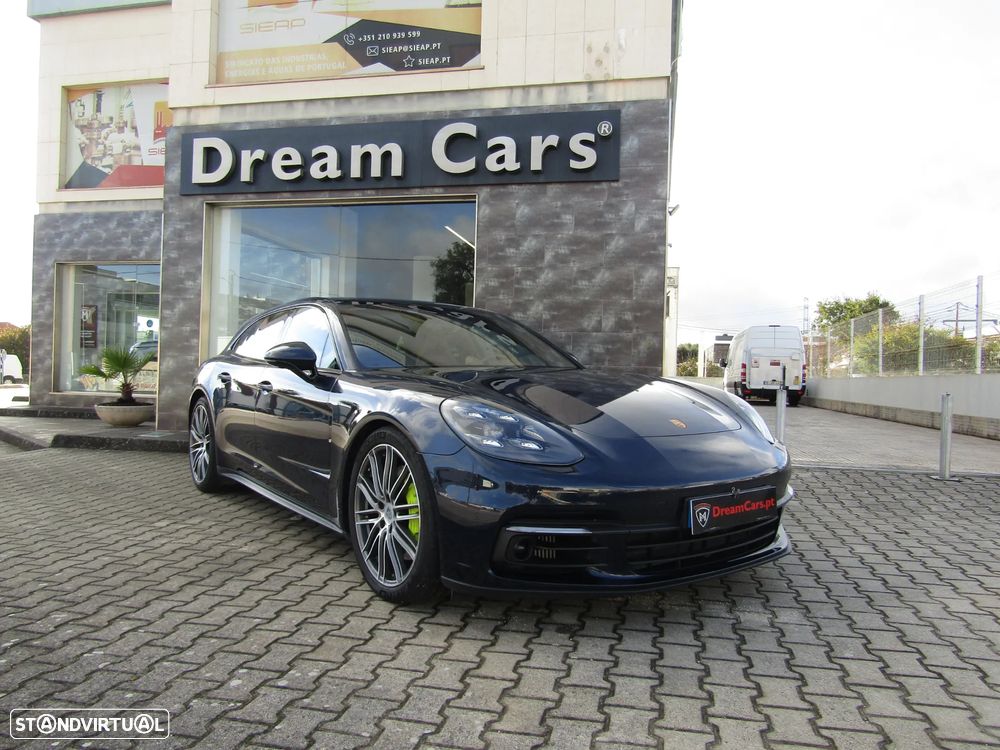 Porsche Panamera Sport Turismo 4 E-Hybrid - 1