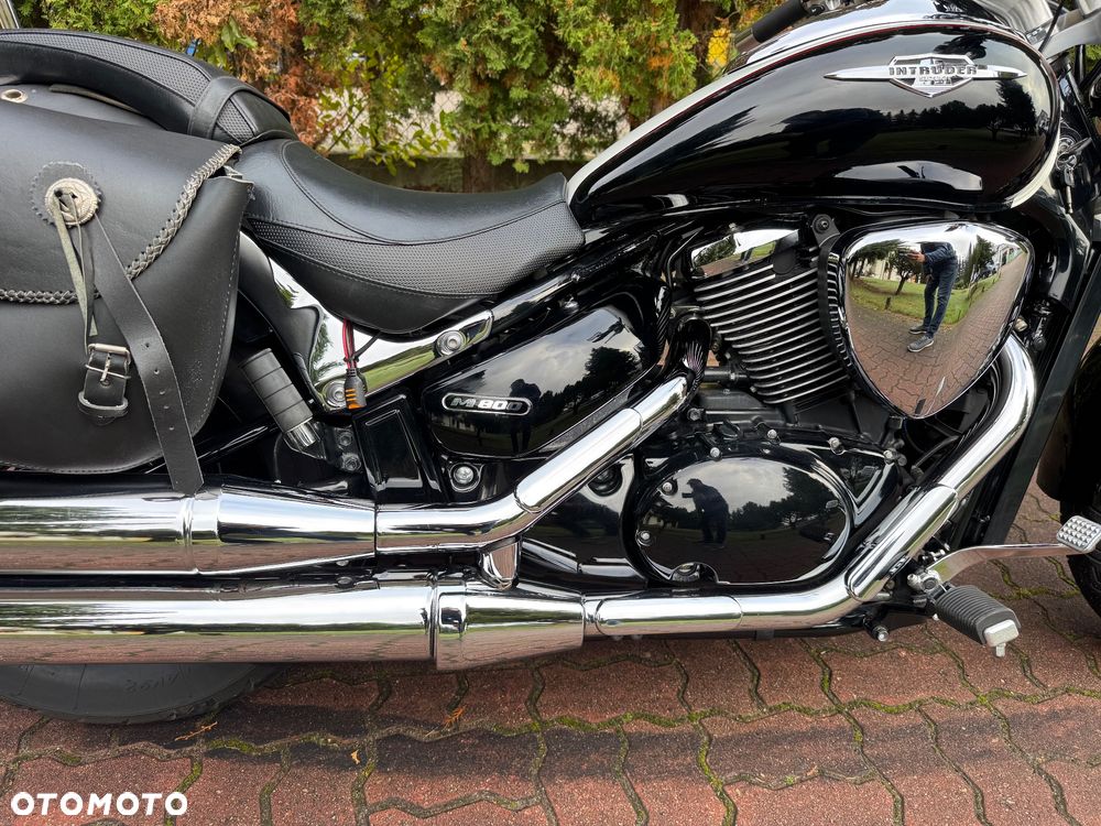 Suzuki Intruder - 11