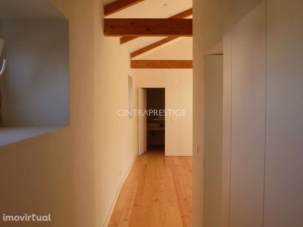 Moradia T2 totalmente recuperada em Almoçageme - Grande imagem: 3/38