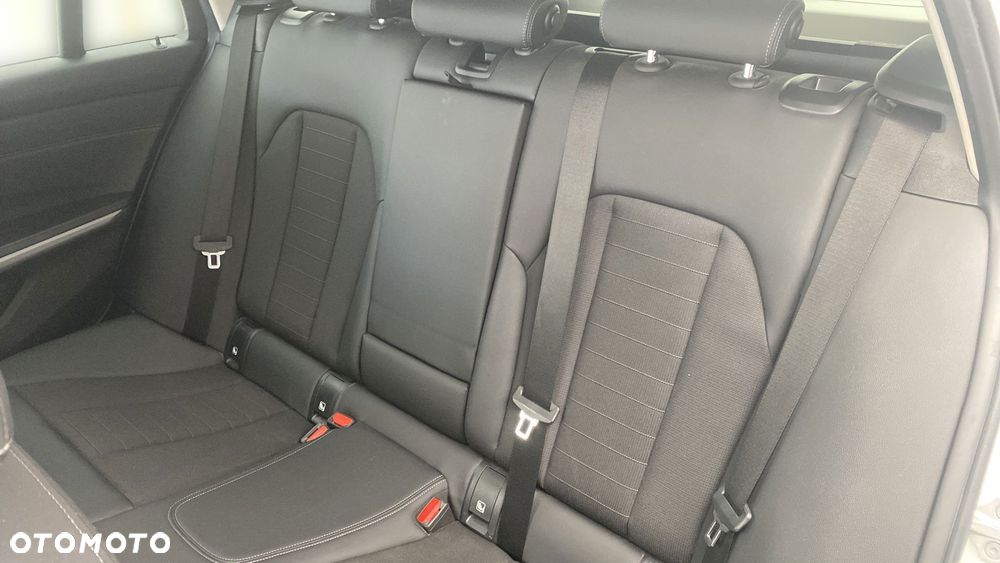 BMW Seria 3 318d mHEV - 12