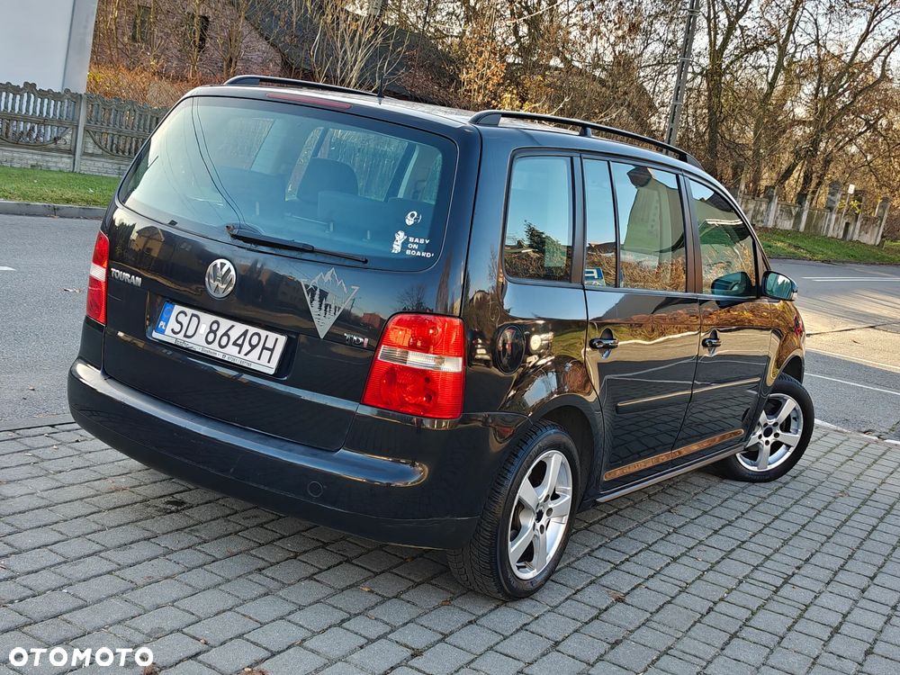 Volkswagen Touran 2.0 FSI Highline - 37