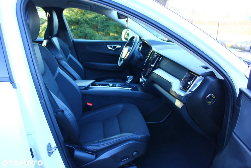 Volvo XC 60 D4 Momentum Pro - 39