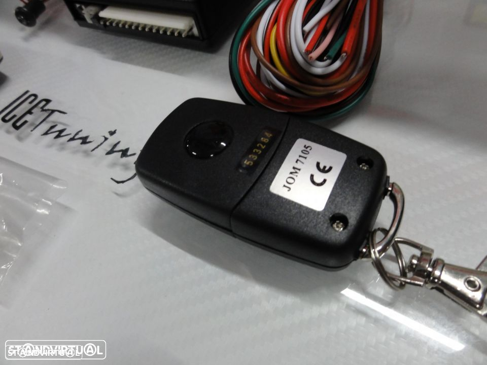 Kit fecho central universal + 2 comandos com chave retrátil tipo Audi / VW (compatível com fecho central original do veículo) - 4