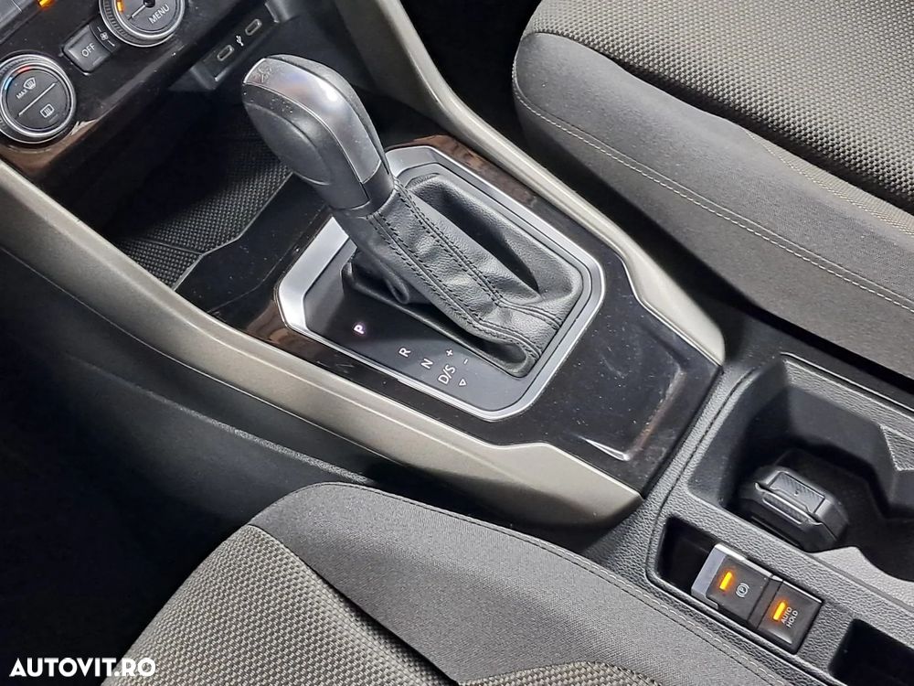Volkswagen T-Roc - 25