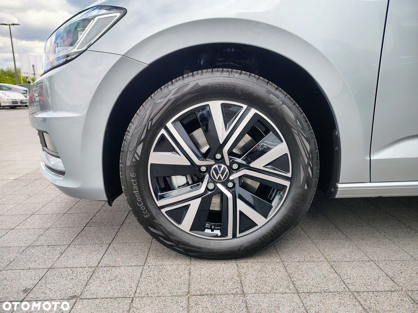 Volkswagen Touran - 11