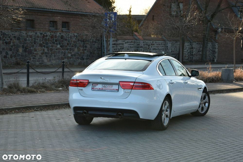 Jaguar XE - 5