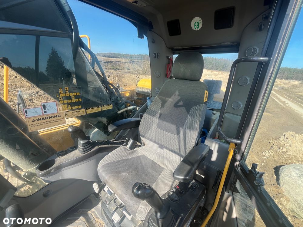 Volvo EC 220 DL - 7
