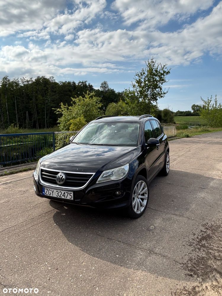 Volkswagen Tiguan - 1