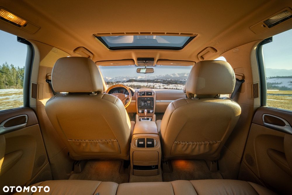 Porsche Cayenne - 22
