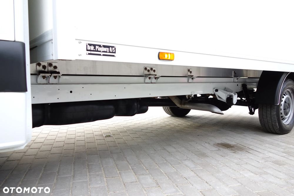 Mercedes-Benz Sprinter 3.0 Bluetec Automat 319  Kontener + Winda 750 kg. - 9